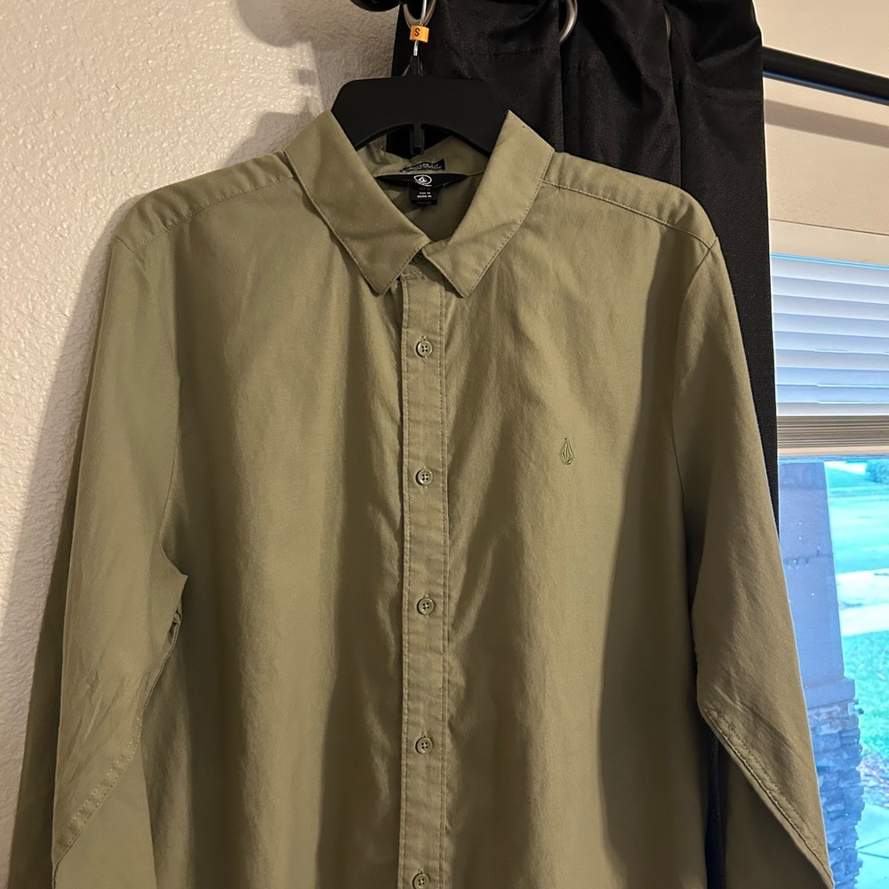 Volcom Modern Fit Long Sleeve Button Up - image 1